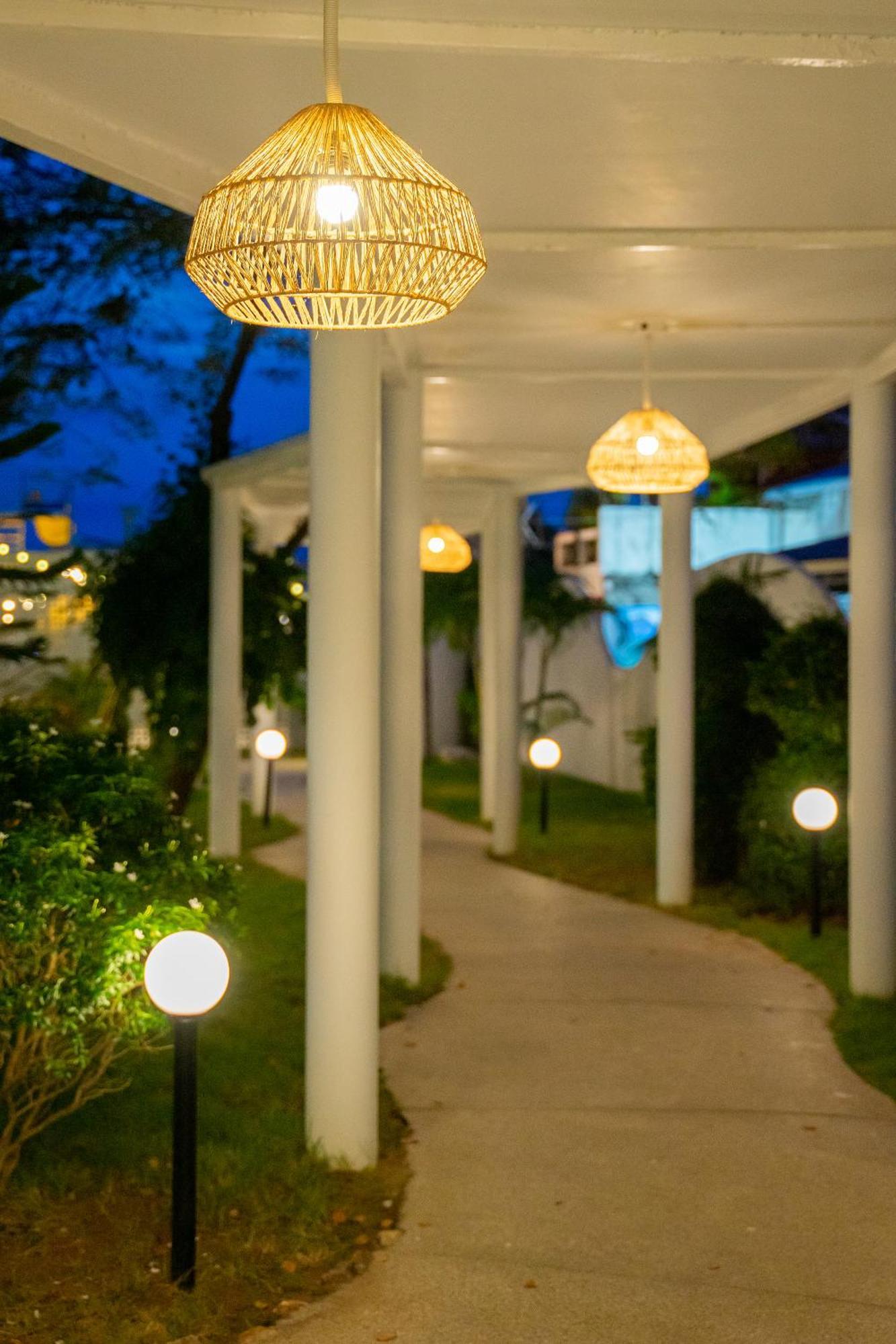 Golden Jomtien Beach Hotel Exterior photo