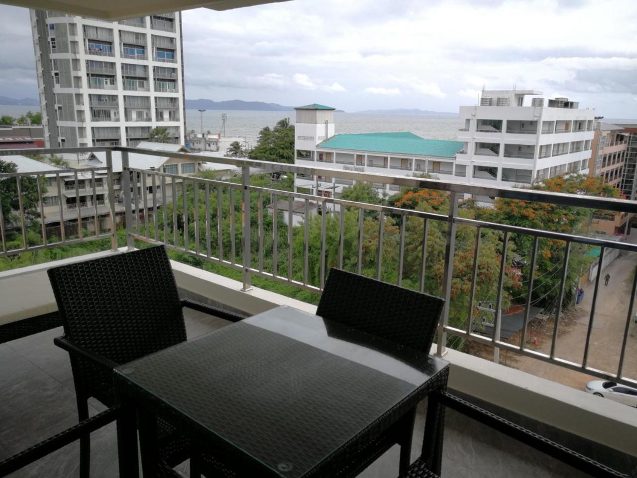 Golden Jomtien Beach Hotel Exterior photo